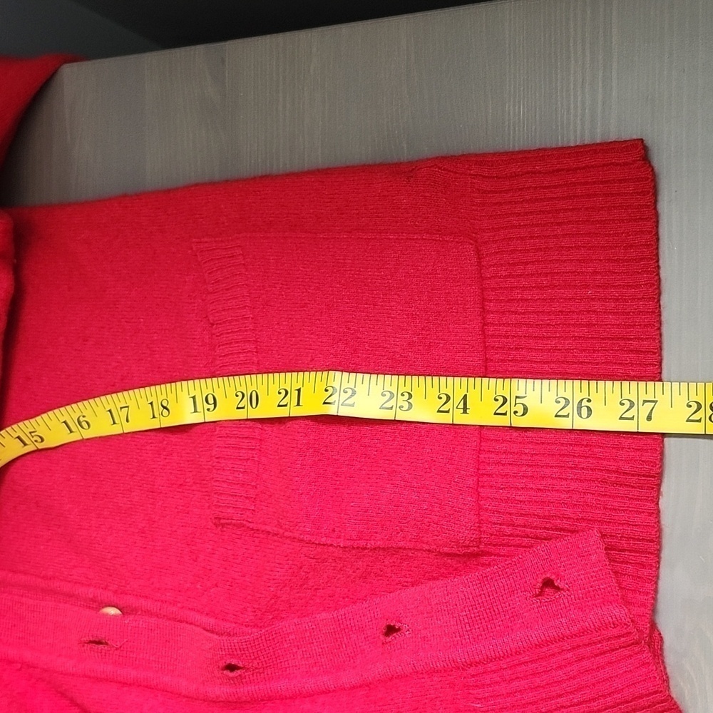VINTAGE Made In Hong Kong red wool golden crest buttons old money cardigan - Picture 14 of 14
